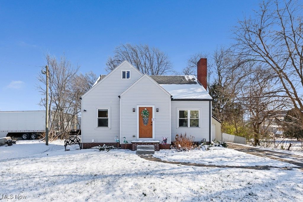 Photo of 4722 Navarre Road SW, Canton, OH 44706 (MLS # 5175294)