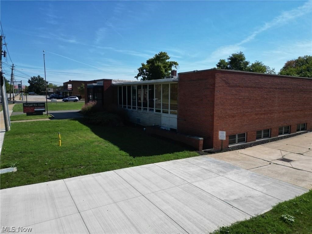 27059 Ctr Rdg Rd, Westlake, OH 44145-4064
