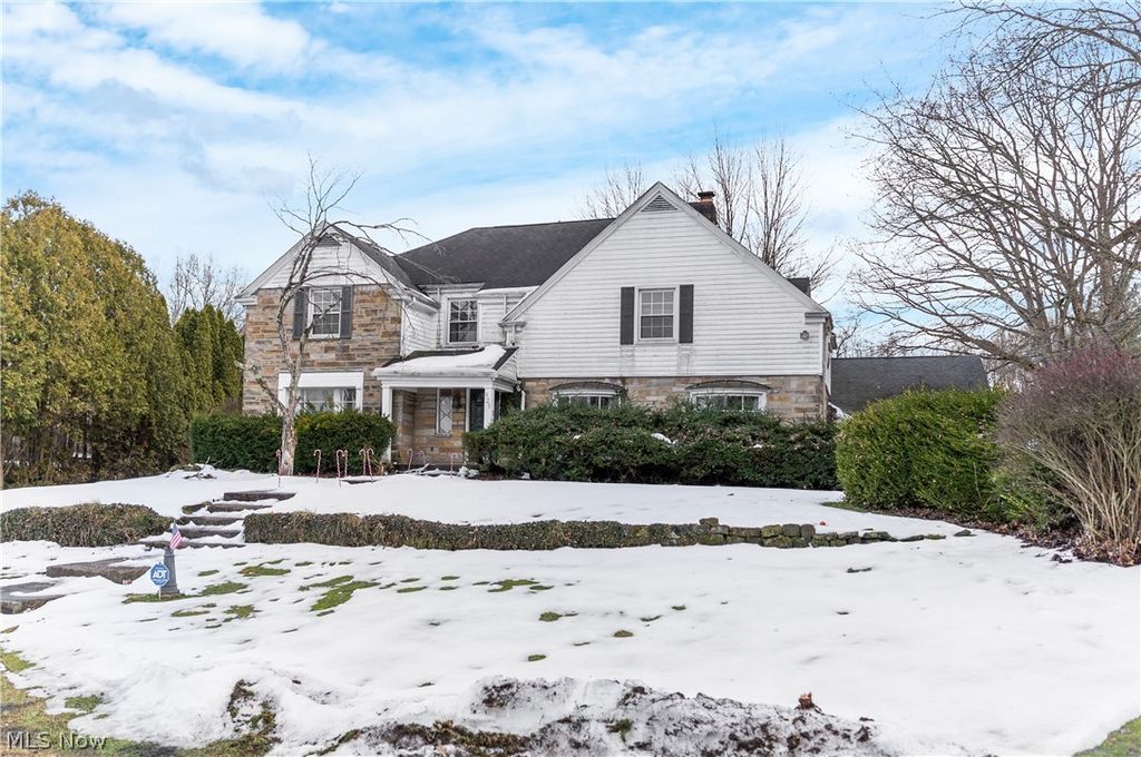 Photo of 925 Colonial Drive, Youngstown, OH 44505 (MLS # 5188288)