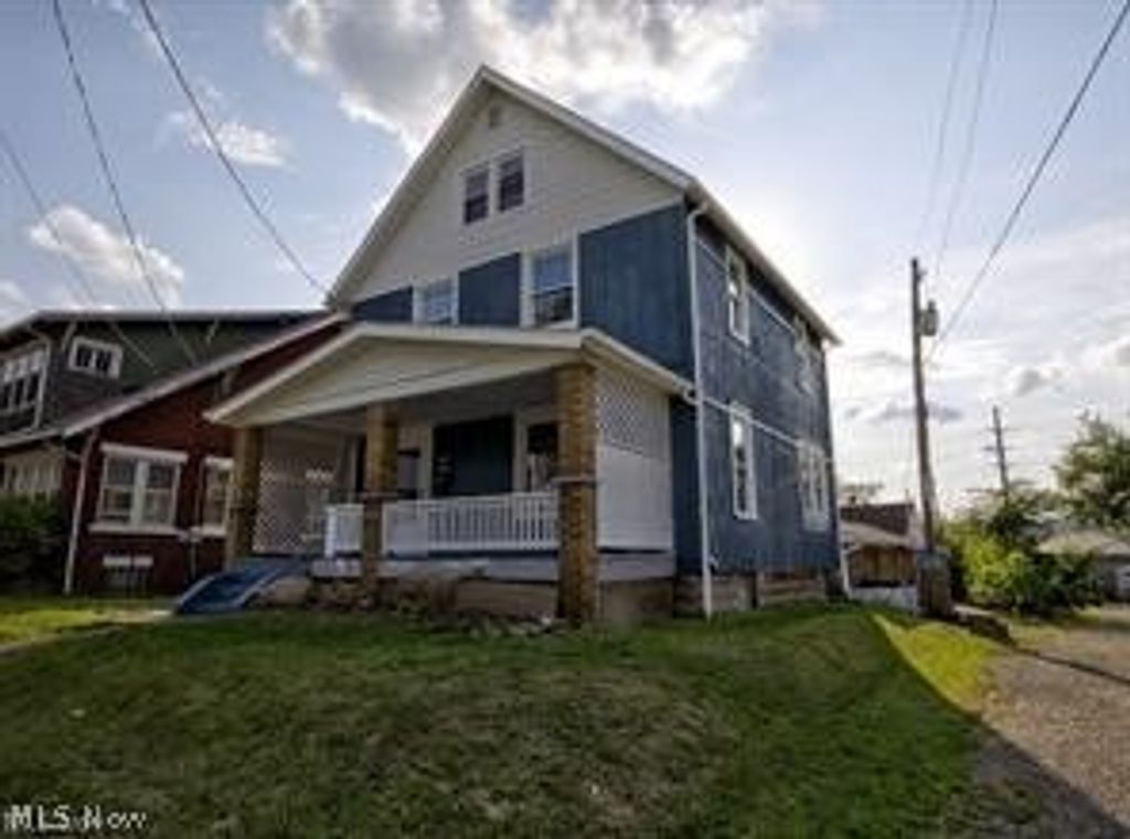 Photo of 1417 Harrisburg Road NE, Canton, OH 44705 (MLS # 5191787)