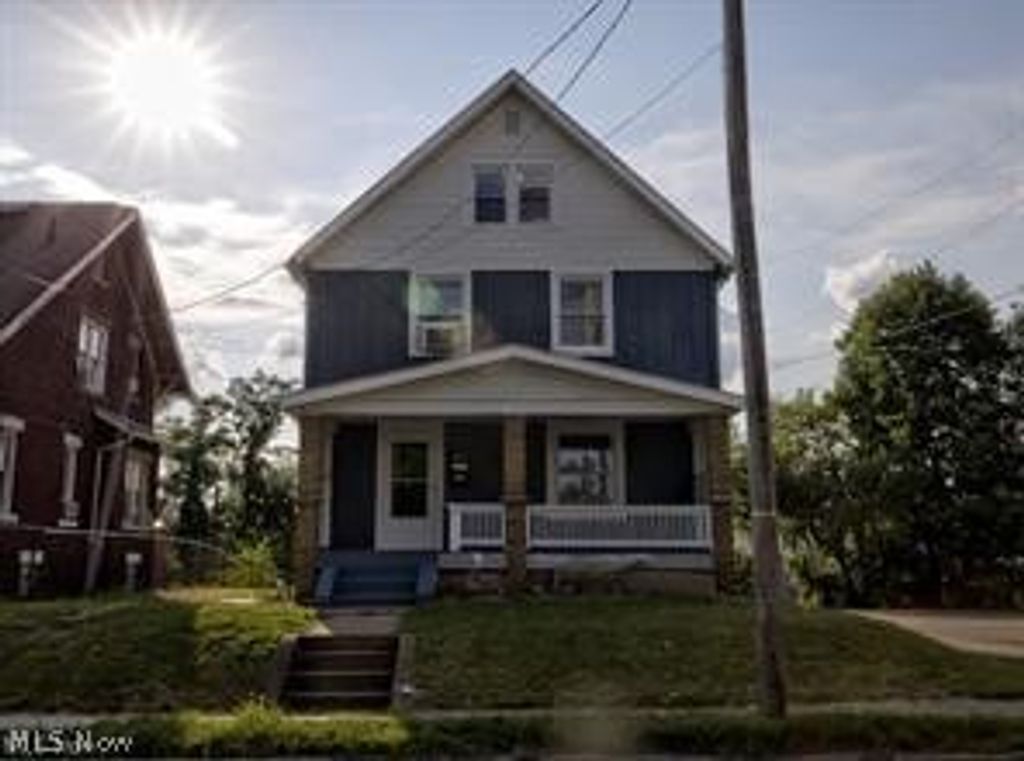 Photo of 1417 Harrisburg Road NE, Canton, OH 44705 (MLS # 5191787)