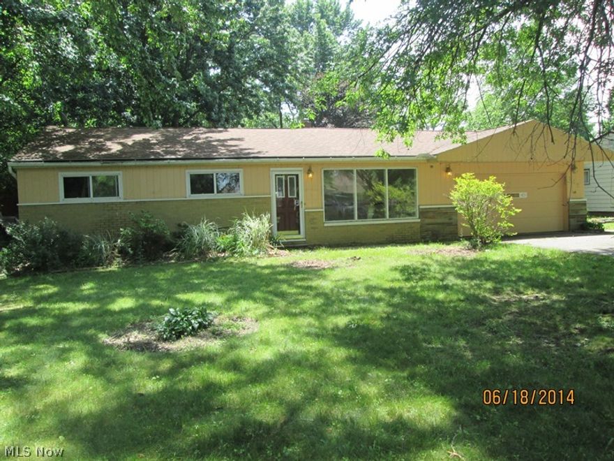 3 bed 2 bath ranch on a fenced in lot that comes with a shed, large deck great for entertaining.  Come and turn this into your dream home today!  Clean slate!
