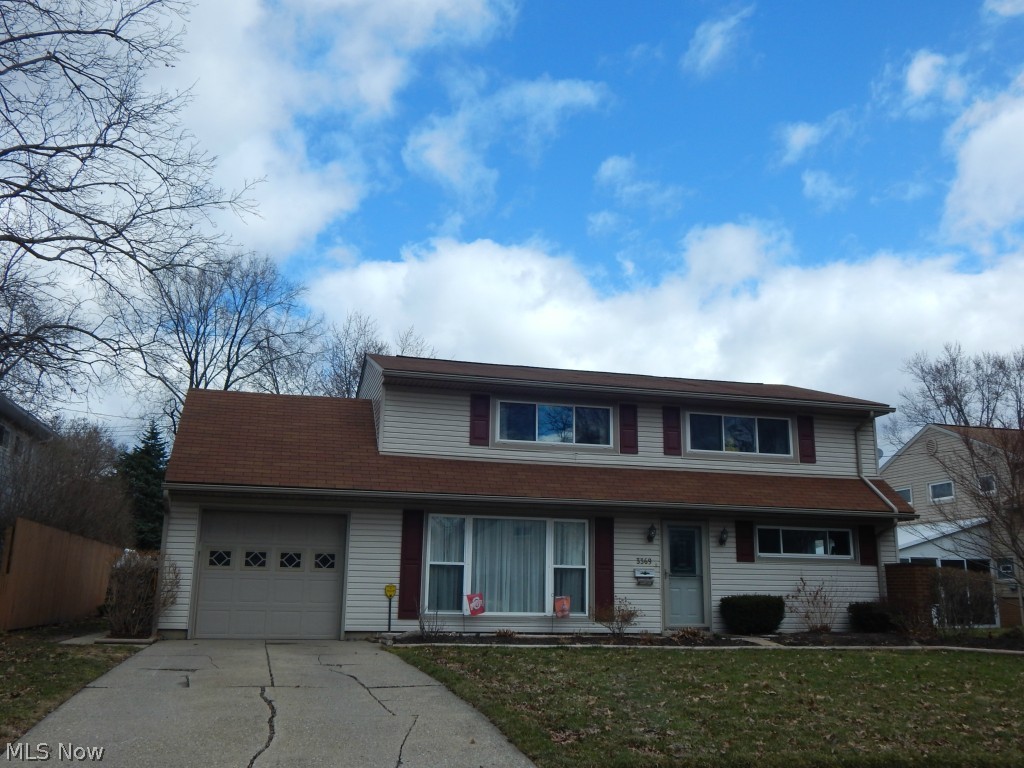 Tremendous space for the best value in town. Enjoy the 4 or 5 Bedroom home with Vaulted family room addition. Beautiful addition featuring fully appliance kitchen with granite counter tops. Open to sliding glass doors which take you to the stone patio and green back yard.
Living Room, Mud room and two full updated baths. Second floor laundry sure to save you steps. Newer siding, windows and roof. Attached garage.
Convenient to shopping, restaurants, and highway. Enjoy the summer with the neighborhood pool membership. Relax at the pool, picnic at the pavilion or short walks throughout the quite neighborhood. Don't miss the irresistible dramatic quality of this well cared for Colonial.