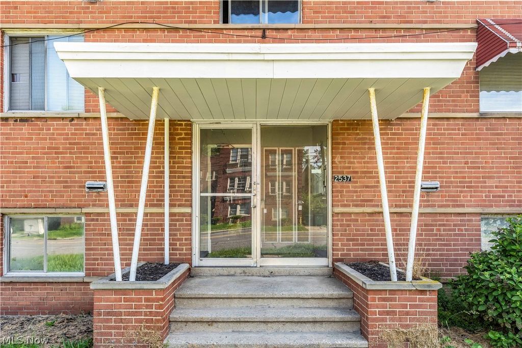 Photo of 2537 Noble Road #201, Cleveland Heights, OH 44121 (MLS # 5214748)