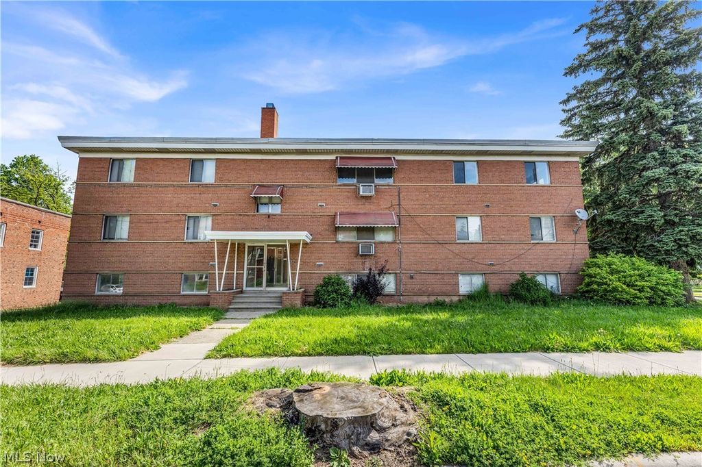 Photo of 2537 Noble Road #201, Cleveland Heights, OH 44121 (MLS # 5214748)