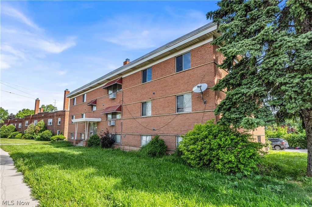 Photo of 2537 Noble Road #201, Cleveland Heights, OH 44121 (MLS # 5214748)