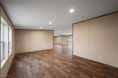 Tiny photo for 541 Lincoln Avenue, Struthers, OH 44471 (MLS # 5178786)