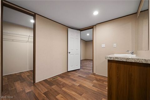 Tiny photo for 541 Lincoln Avenue, Struthers, OH 44471 (MLS # 5178786)