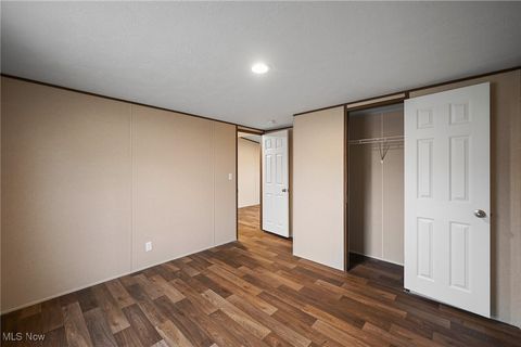 Tiny photo for 541 Lincoln Avenue, Struthers, OH 44471 (MLS # 5178786)