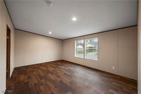 Tiny photo for 541 Lincoln Avenue, Struthers, OH 44471 (MLS # 5178786)