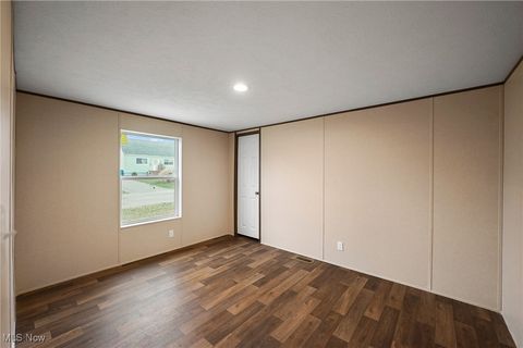 Tiny photo for 541 Lincoln Avenue, Struthers, OH 44471 (MLS # 5178786)