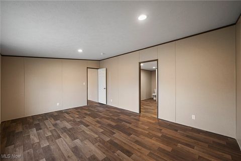 Tiny photo for 541 Lincoln Avenue, Struthers, OH 44471 (MLS # 5178786)