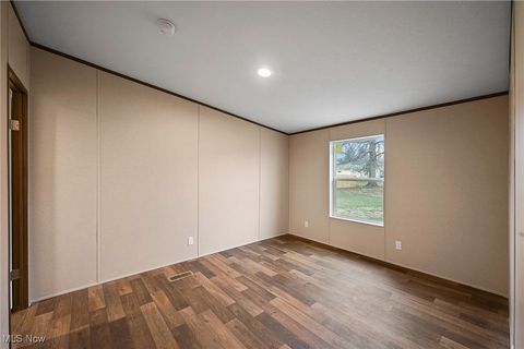 Tiny photo for 541 Lincoln Avenue, Struthers, OH 44471 (MLS # 5178786)