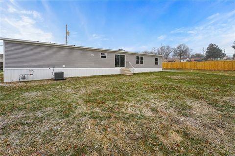 Tiny photo for 541 Lincoln Avenue, Struthers, OH 44471 (MLS # 5178786)