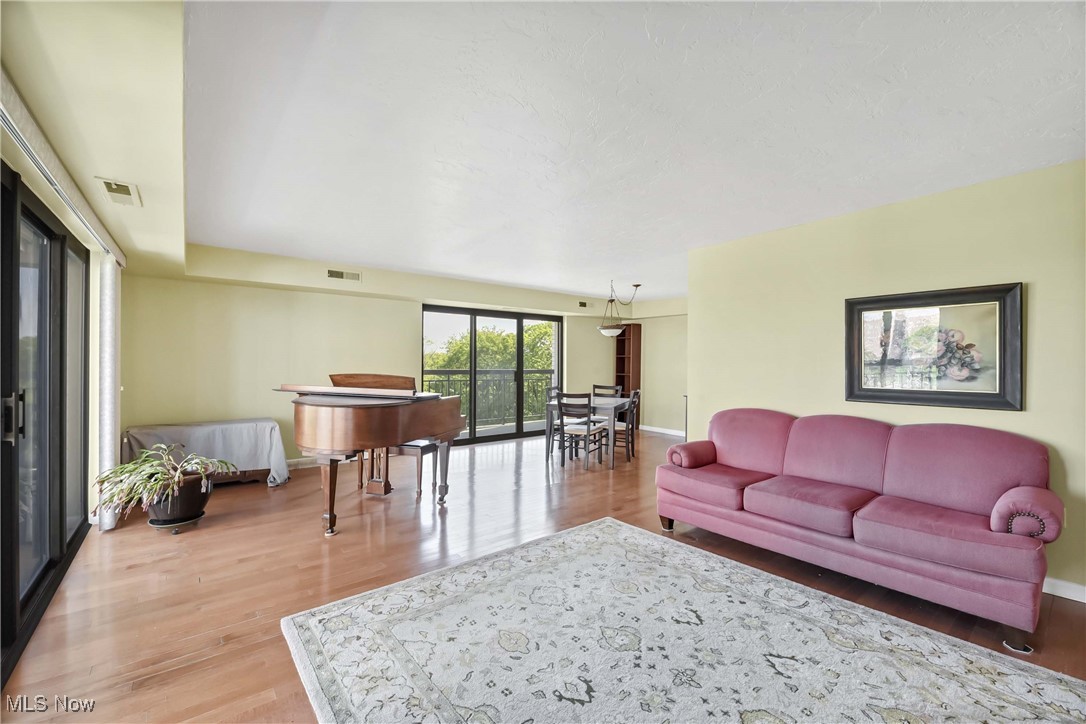 12550 Lake Avenue #805, Lakewood, Ohio image 4