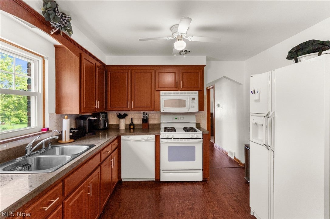 2388 W Manor Avenue