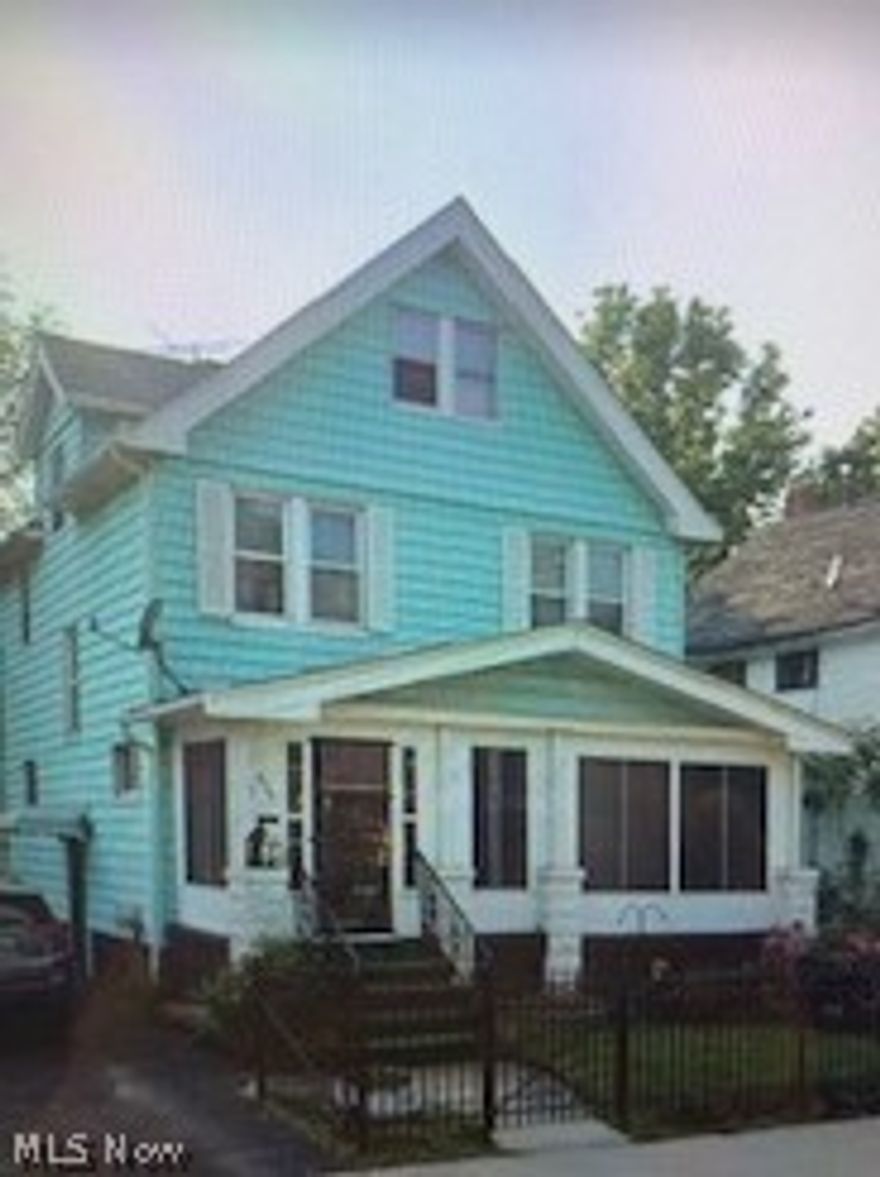 Unlimited potential on this 3 bedroom, 1 bath colonial.
There has been some fire damage in the living and dining room.
There is smoke damage in the rest of the house.
Showing only with accepted offer contingent upon walk through.
Cash buyers only.