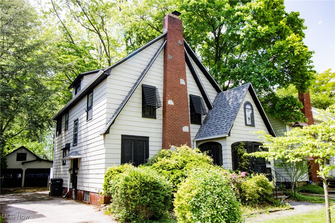 858 Roanoke Road, Cleveland Heights, Ohio image 2