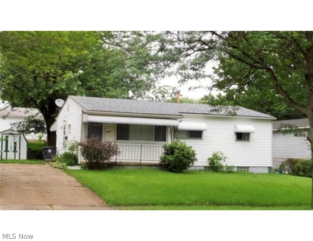 welcome home to this beautifully remodeled home!! newer carpet fresh paint,updated kitchen,and bath. this amazingly cozy home just needs your final touches. it has covered front and back porches. Perfect for that BBQ, wonderfully landscaped front yard on a nice quiet street, hurry and get your offers in! this one won't last!