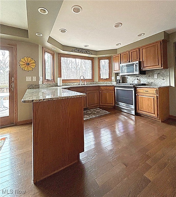 2916 Laurel Woods Boulevard, Stow, Ohio image 12