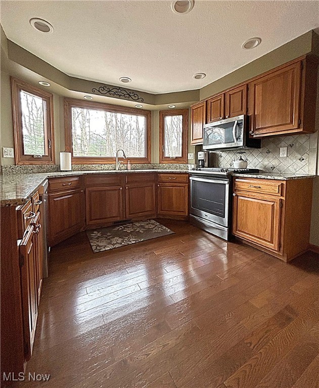 2916 Laurel Woods Boulevard, Stow, Ohio image 13