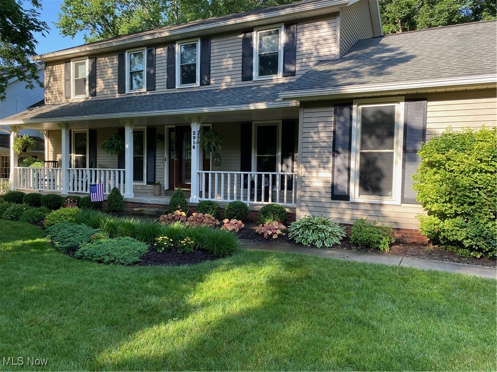 2916 Laurel Woods Boulevard, Stow, Ohio image 2