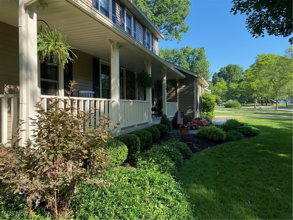 2916 Laurel Woods Boulevard, Stow, Ohio image 3