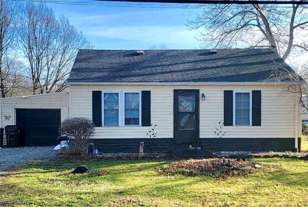 Photo of 5211 Hecock Avenue, Lorain, OH 44055 (MLS # 5180211)