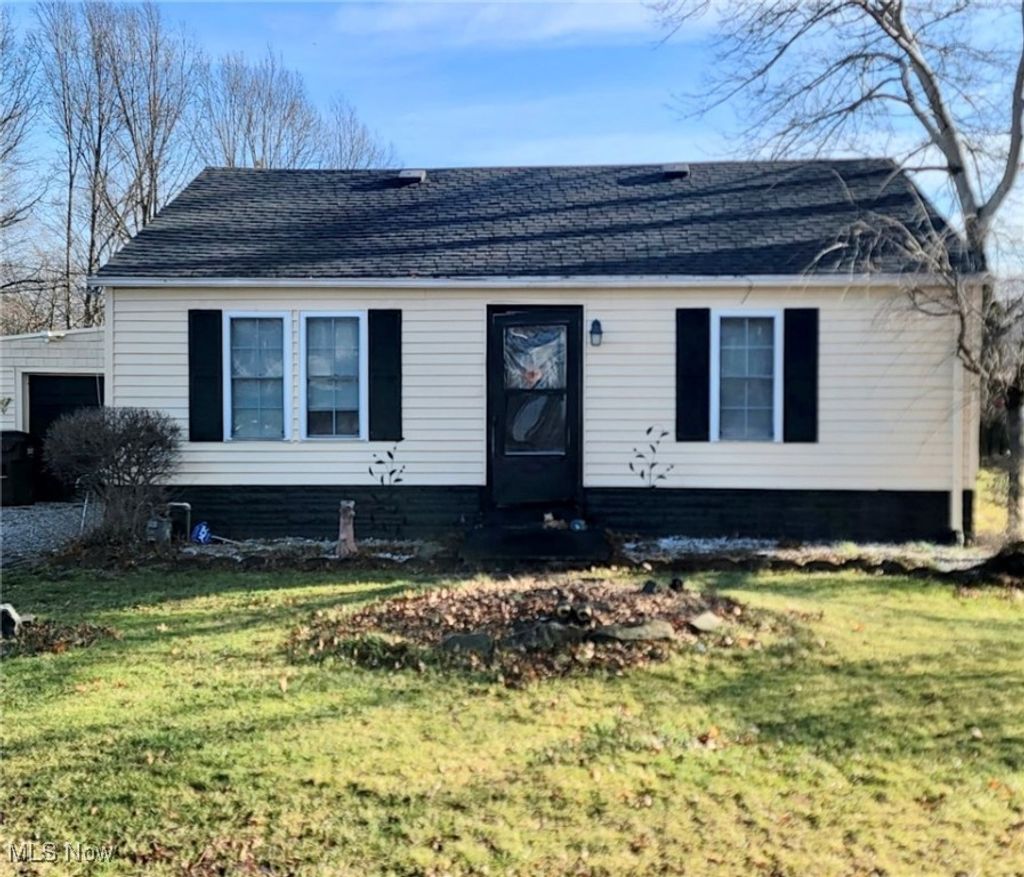 Photo of 5211 Hecock Avenue, Lorain, OH 44055 (MLS # 5180211)