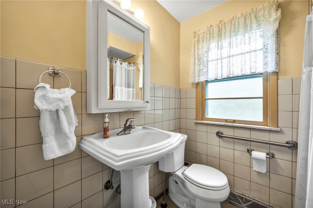 13443 Lakewood Drive, Chesterland, Ohio image 25