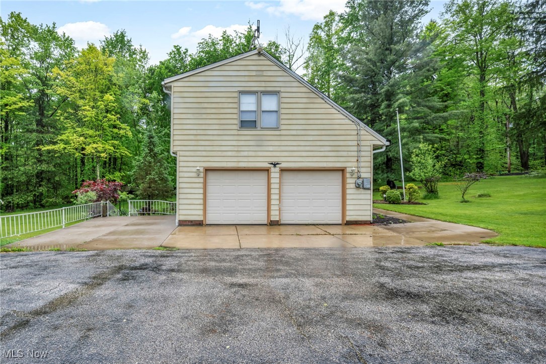 13443 Lakewood Drive, Chesterland, Ohio image 7