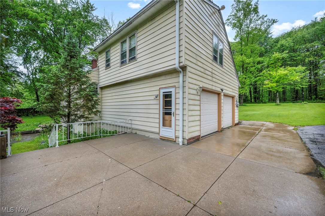 13443 Lakewood Drive, Chesterland, Ohio image 8