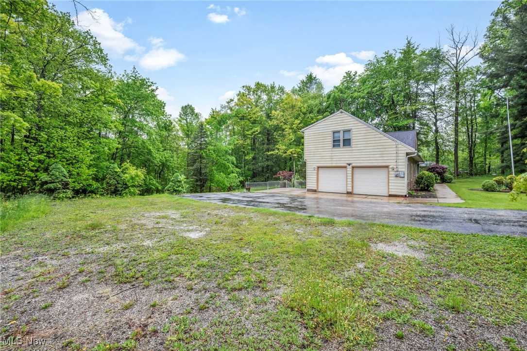 13443 Lakewood Drive, Chesterland, Ohio image 6