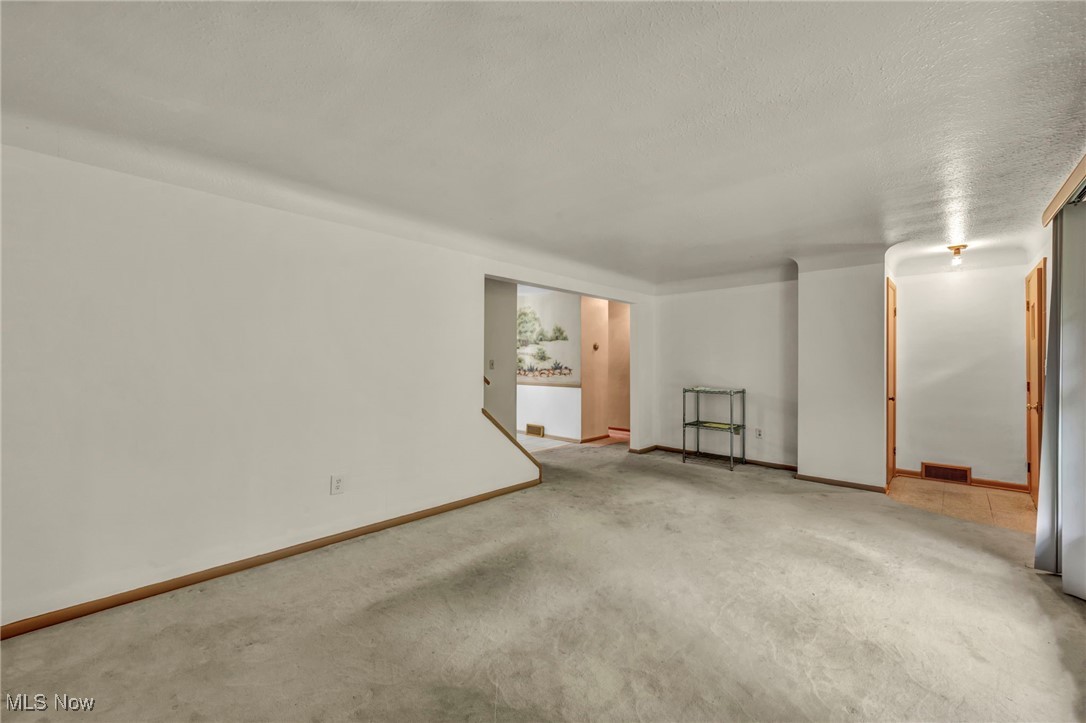 13443 Lakewood Drive, Chesterland, Ohio image 17