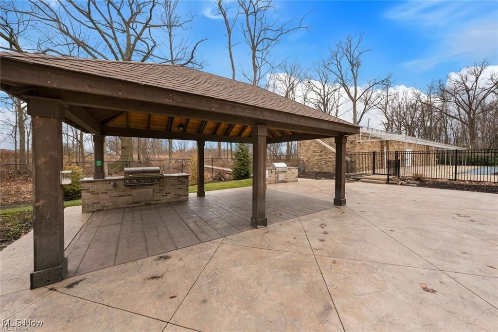Acacia On The Green Condo - Residential
