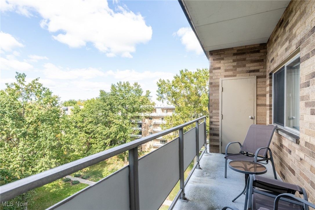 Acacia On The Green Condo - Residential