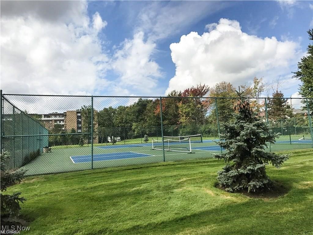 Acacia On The Green Condo - Residential