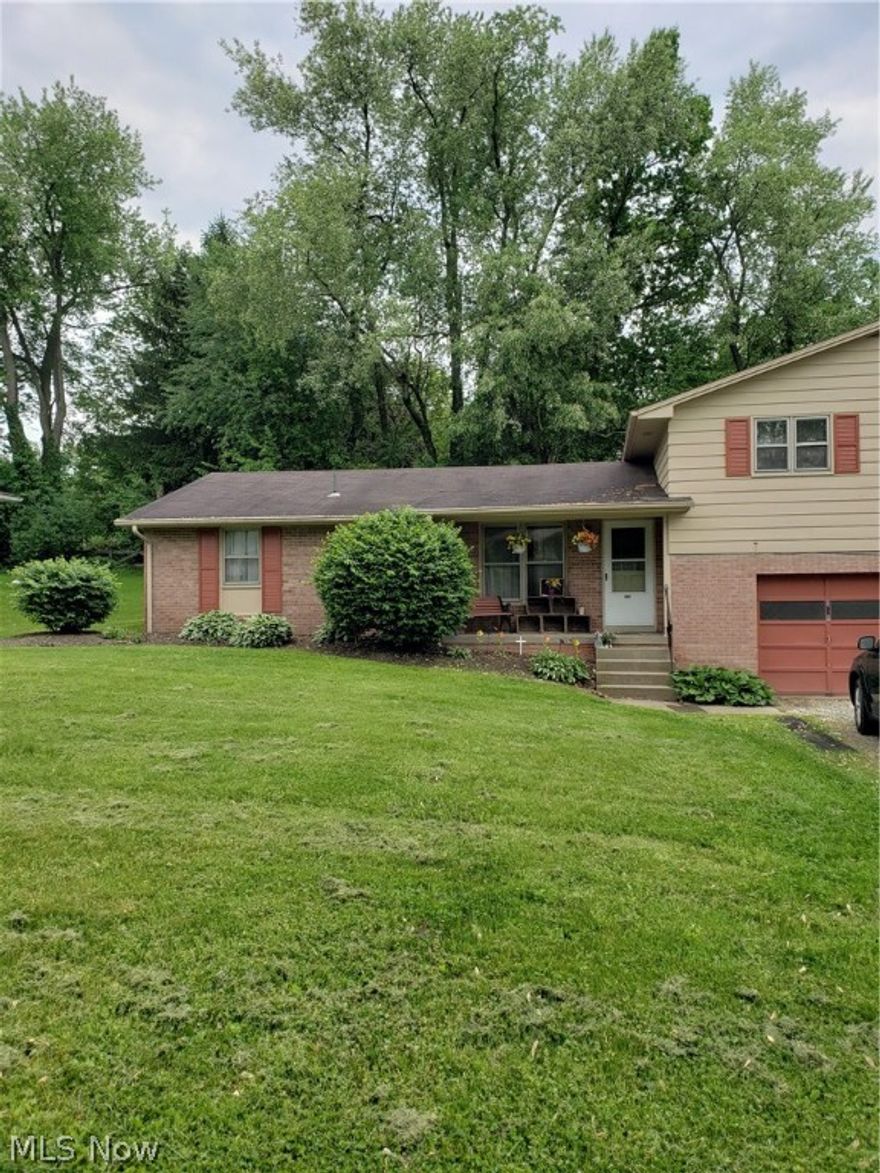 2 bedroom duplex in Massillon City Schools ready to rent and move in! $675 deposit, $675 rent. Tenant pays elec, gas, w,s,t. Apply today! No credit check. $50 app fee per adult. Answer within 24 hours.