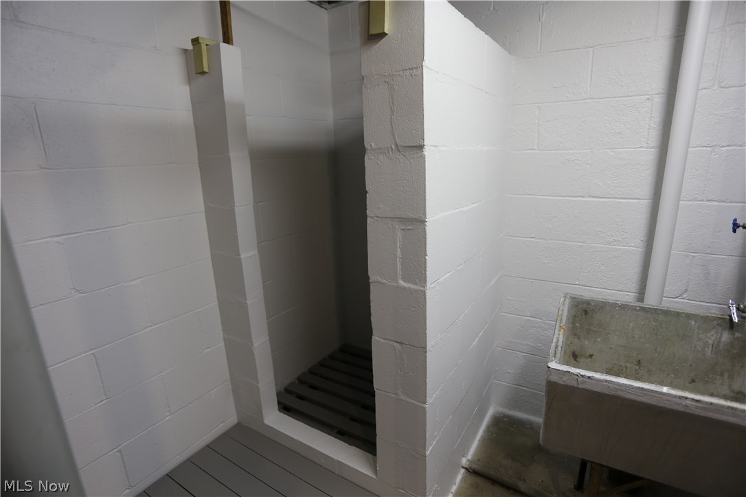 Happy Hollow - Residential