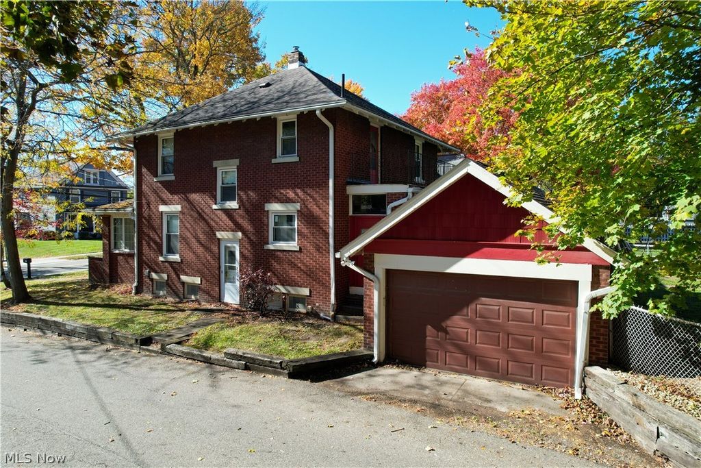 Photo of 3771 Edison Street NW, Uniontown, OH 44685 (MLS # 5214560)