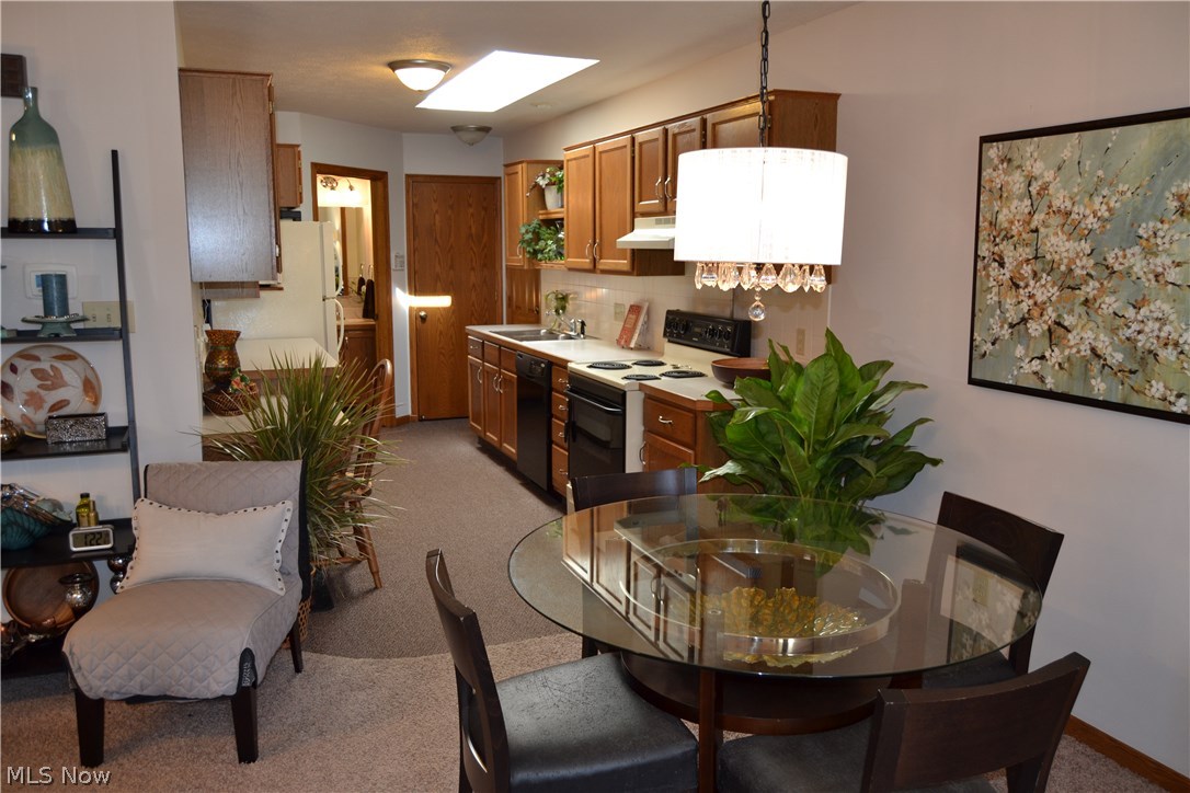 Hartville Country Commons Condo - Residential