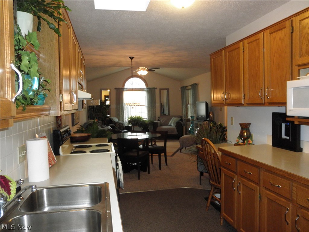 Hartville Country Commons Condo - Residential