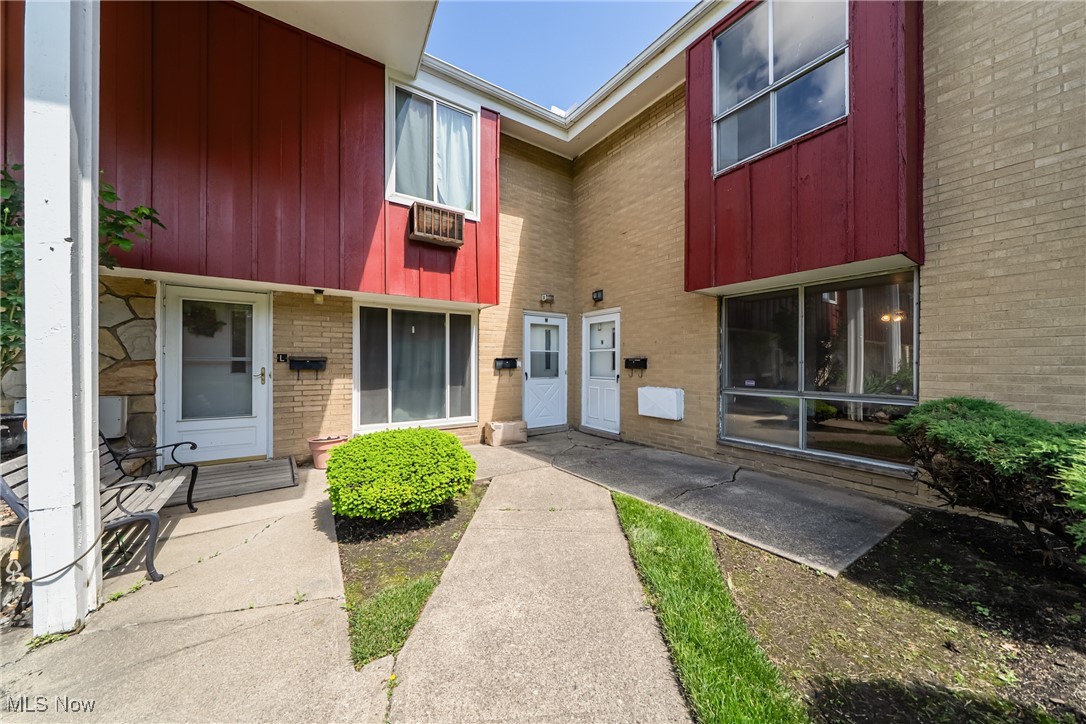 27701 Mills Avenue #2N, Euclid, Ohio image 6