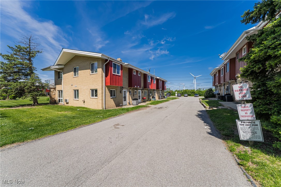 27701 Mills Avenue #2N, Euclid, Ohio image 32