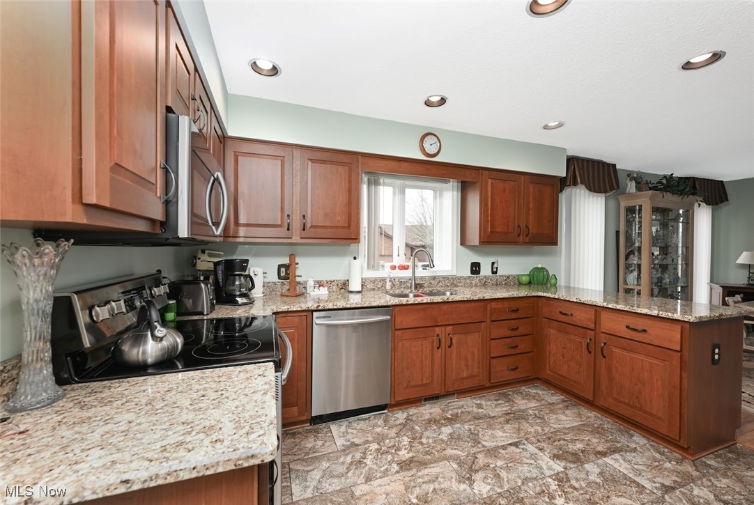 2144 Prestwick Drive, Uniontown, Ohio image 20