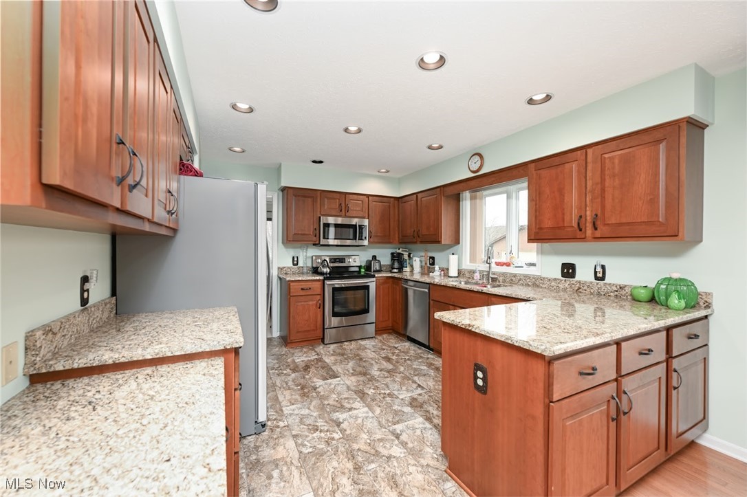 2144 Prestwick Drive, Uniontown, Ohio image 19