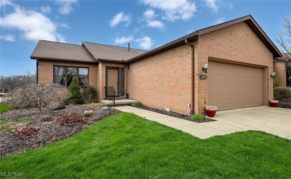 2144 Prestwick Drive, Uniontown, Ohio image 1