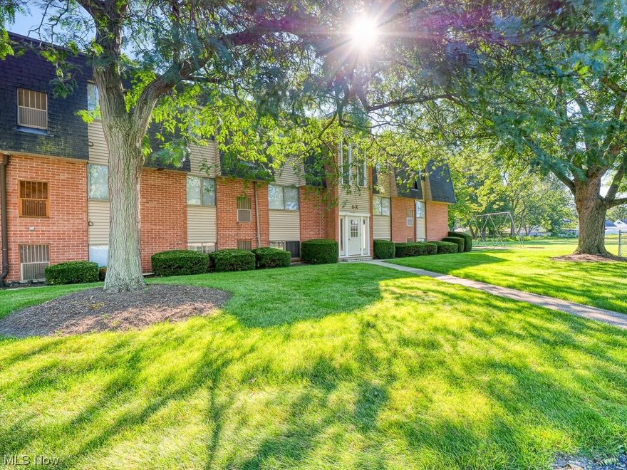 Welcome home to carefree living in this sweet condo in Coachmans Trail.  This one bedroom unit is ready for its new owner to move right in.  The spacious living/dining area has been freshly painted and features a built-in dining table and all kitchen appliances are included.  The unit is conveniently located next to the inground swimming pool and  playground.
Furnace and air conditioning new December 2018! Maintenance fee includes, heat, water, sewer, gas, professional property management and recreation.