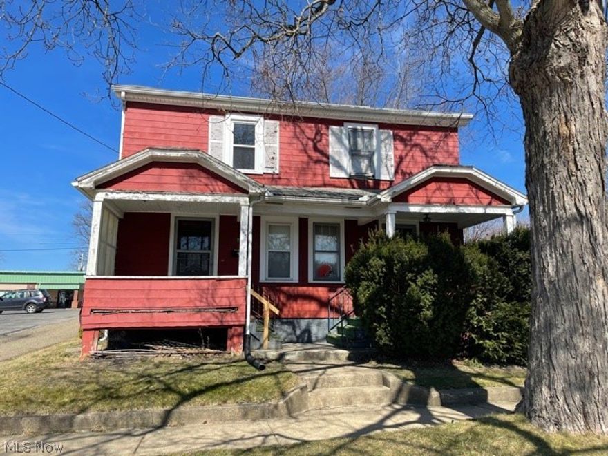 Located in Salem is this 2 Bedroom/1.5 Bath duplex.  Main floor includes living room, dining room, half bath and kitchen.  The kitchen is provided with a stove that tenant is to maintain.  Upper floor has the 2 bedrooms and full bath with stand up shower.  Tenant has basement area with washer and dryer connections.  The tenant does not have access to the garage.   Monthly rent is $650.00 plus the tenant pays for all utilities.  Full security deposit of $650.00 plus first months rent is due before an approved tenant can move in.  No smoking, no pets and no Section 8.