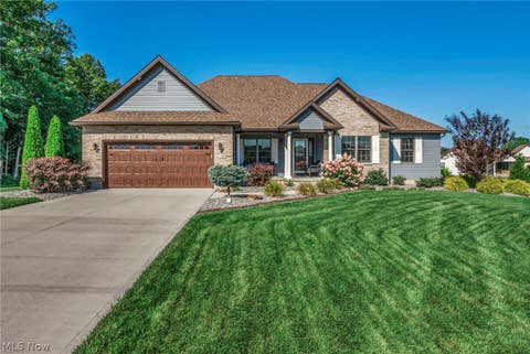 Homes For Sale - 3998 Mary Way<br/> Canfield, OH 44406